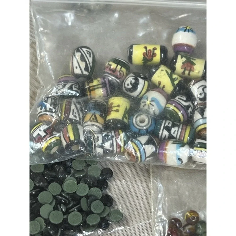 BEAD LOT‎ FOR JEWELRY MAKING SOME VERY GOOD QUALITY (2349)